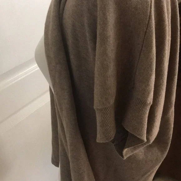 PETITE Taupe tunic length sweater. EUC - Picture 8 of 17